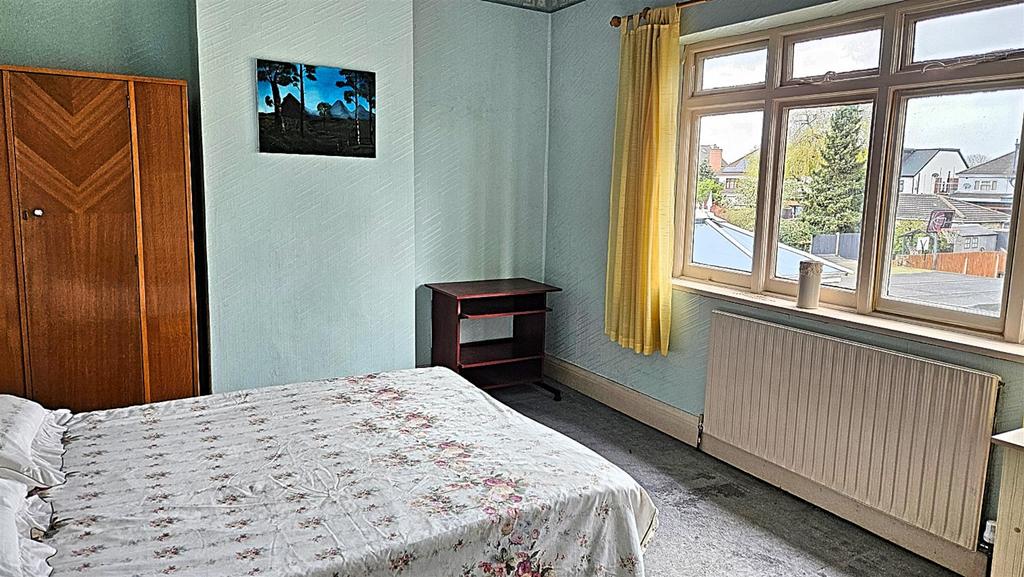 26 EASTBOURNE BED2.jpg