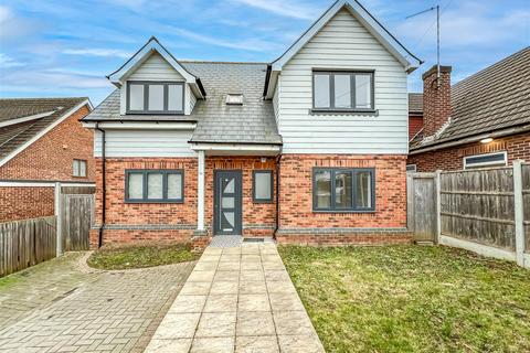 4 bedroom detached house for sale, Hawkwell Park Drive, Hockley SS5