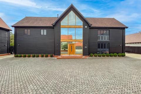 5 bedroom detached house for sale, Heron Stream Place, Rayleigh SS6