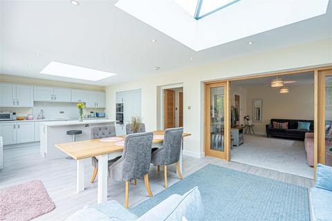 2 Streetly Crescent, Sutton Coldfield, B74 4PX