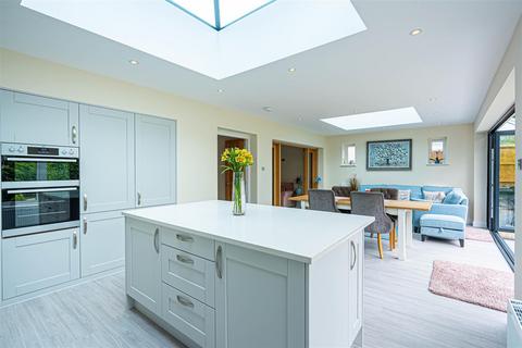 2 Streetly Crescent, Sutton Coldfield, B74 4PX
