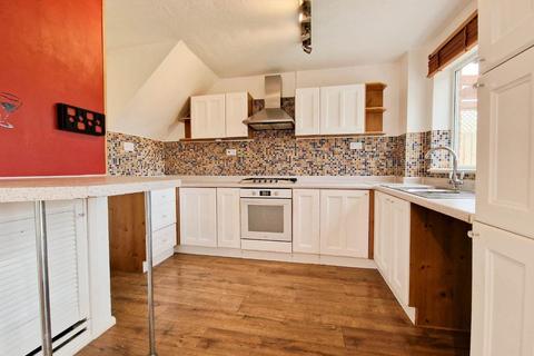 3 bedroom semi-detached house to rent, The Stirrup, Cashes Green, Stroud