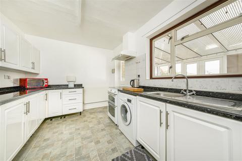214 Dedworth Road, Windsor, SL4 4JP