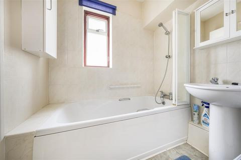 214 Dedworth Road, Windsor, SL4 4JP