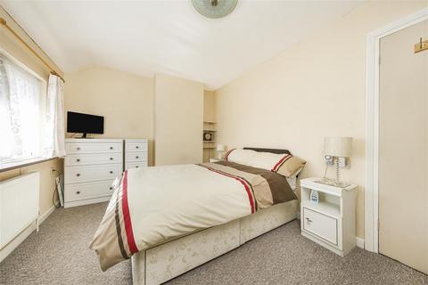 214 Dedworth Road, Windsor, SL4 4JP
