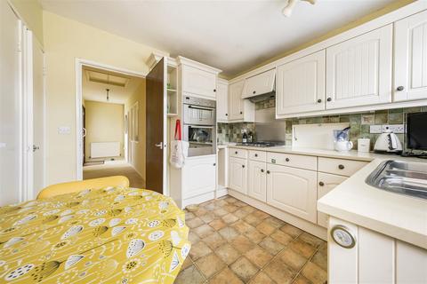 4 Frymley View, Windsor, SL4 5TA