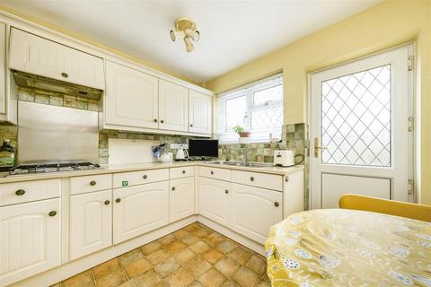 4 Frymley View, Windsor, SL4 5TA