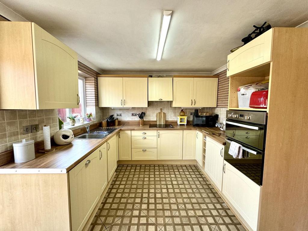 Legion Drive, Ibstock, LE67 3 bed detached house for sale £252,500