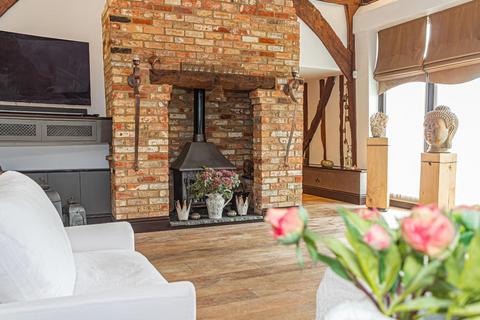 4 bedroom barn conversion for sale, Miletree Road, Heath And Reach, Leighton Buzzard