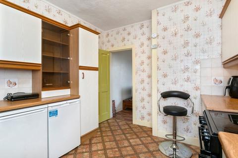 42 Carlops Crescent, Penicuik, EH26 0DN