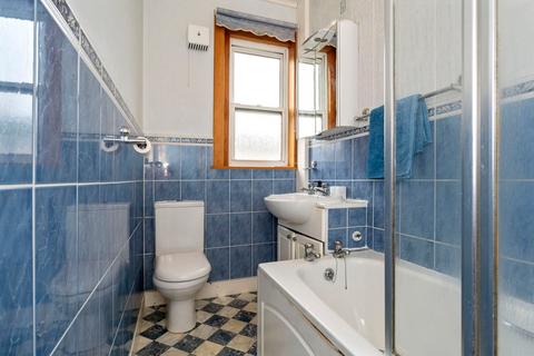 42 Carlops Crescent, Penicuik, EH26 0DN