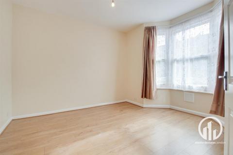 3 bedroom terraced house to rent, Leahurst Road, Hither Green, London, SE13