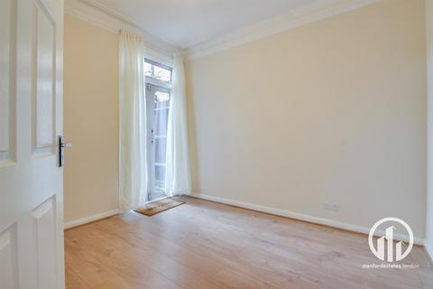 3 bedroom terraced house to rent, Leahurst Road, Hither Green, London, SE13