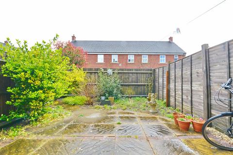 4 bedroom terraced house to rent, Lancelot Road, Stoke Park