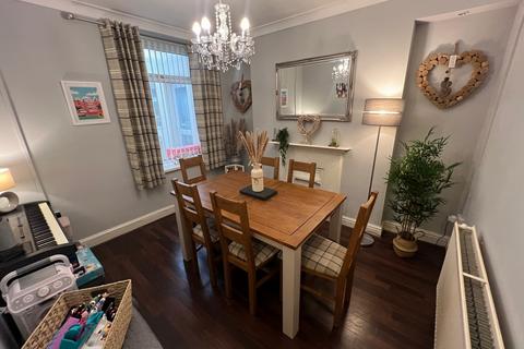 39 Amos Hill, Tonypandy, CF40 1PW