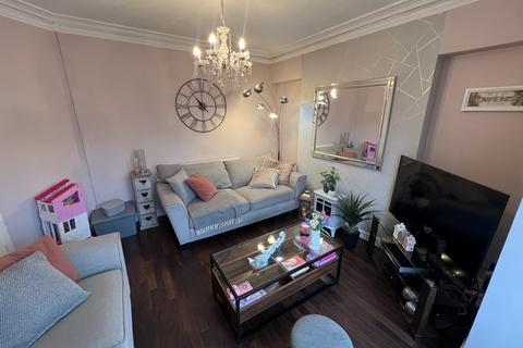 39 Amos Hill, Tonypandy, CF40 1PW