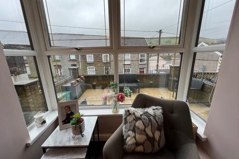 39 Amos Hill, Tonypandy, CF40 1PW