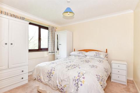 32 Caernarvon Drive, Maidstone, ME15 6FJ