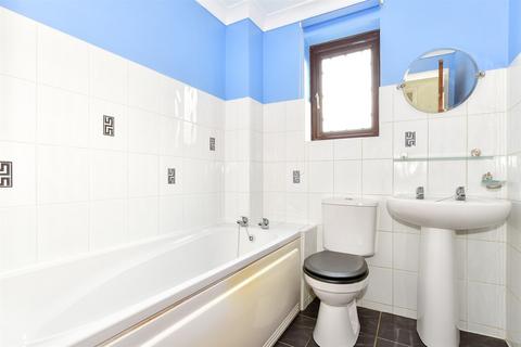 32 Caernarvon Drive, Maidstone, ME15 6FJ