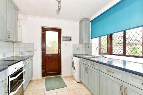 32 Caernarvon Drive, Maidstone, ME15 6FJ