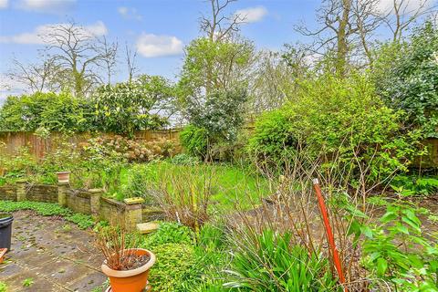32 Caernarvon Drive, Maidstone, ME15 6FJ
