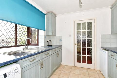 32 Caernarvon Drive, Maidstone, ME15 6FJ