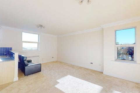 2 bedroom apartment to rent, Neilston Rise, Bolton, BL1