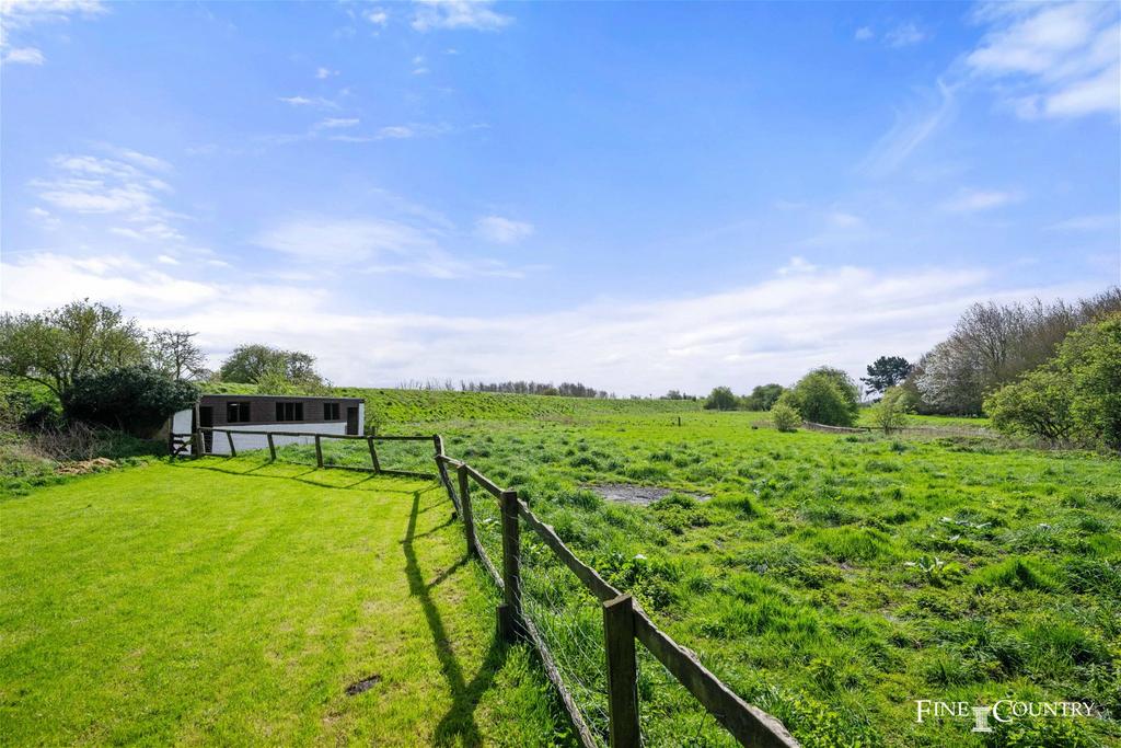 Spalding Road 3 bed detached bungalow for sale £450,000