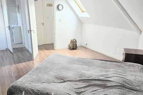 Studio to rent, Upper Bond Street, Hinckley