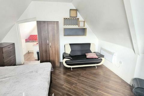 Studio to rent, Upper Bond Street, Hinckley
