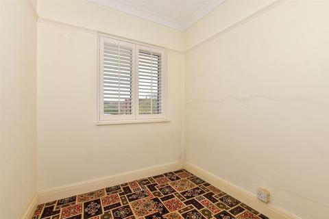 101 Valley Drive, Gravesend, DA12 5RU