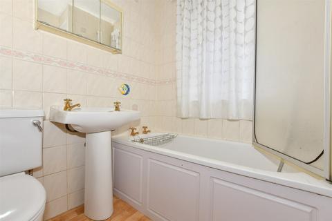 101 Valley Drive, Gravesend, DA12 5RU