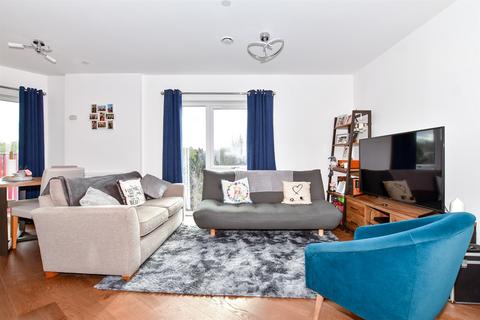 2 bedroom flat for sale, Waterhouse Avenue, Maidstone, Kent