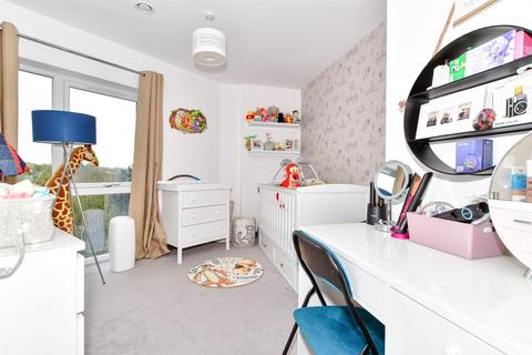 2 bedroom flat for sale, Waterhouse Avenue, Maidstone, Kent