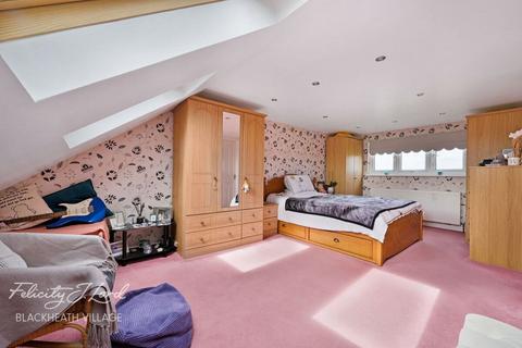 4 bedroom semi-detached house for sale, Wricklemarsh Road, London, SE3