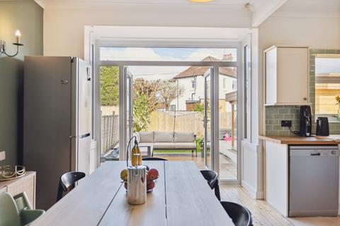 26 Atholl Drive, Giffnock, Glasgow, G46 6QR