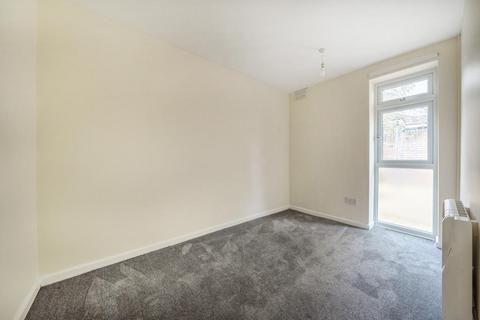 2 bedroom flat for sale, Moorland Road,  Witney,  OX28