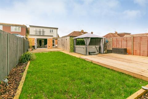 4 bedroom semi-detached bungalow for sale, Queenhythe Road, Jacob's Well, Guildford, GU4