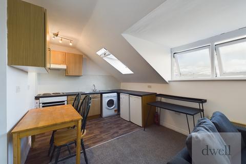 2 bedroom flat to rent, Ridge Terrace, Headingley, Leeds, LS6