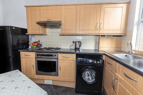 1 bedroom in a house share to rent, Whingate Avenue, Armley, Leeds, LS12