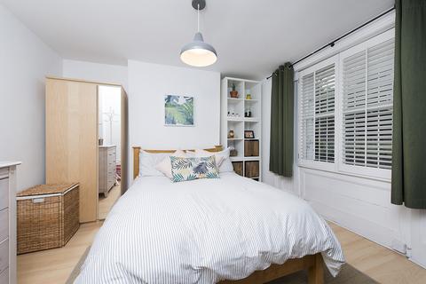 1 bedroom flat for sale, Queen Margarets Grove, London, N1