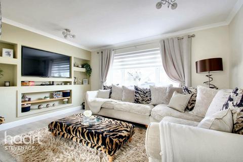 166 Oaks Cross, Stevenage, SG2 8NA