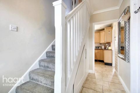 166 Oaks Cross, Stevenage, SG2 8NA