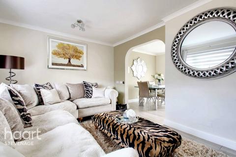 166 Oaks Cross, Stevenage, SG2 8NA