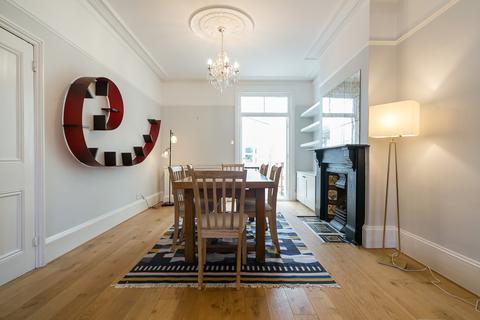 4 bedroom terraced house to rent, Nevis Road, London SW17
