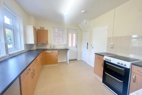 3 bedroom semi-detached house to rent, Milling Crescent, Aylburton, Lydney