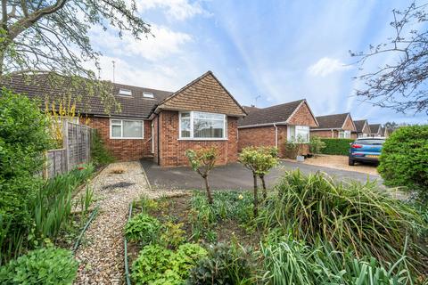 4 bedroom bungalow for sale, Queenhythe Road, Jacob's Well, Guildford, GU4