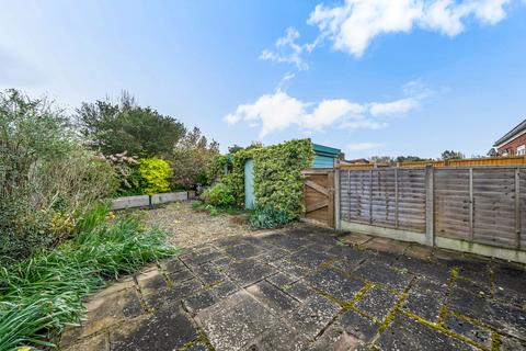 4 bedroom bungalow for sale, Queenhythe Road, Jacob's Well, Guildford, GU4