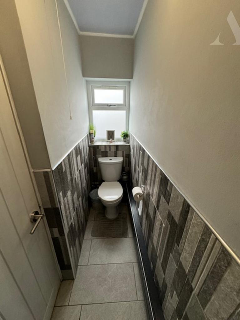 Fowey Road guest wc