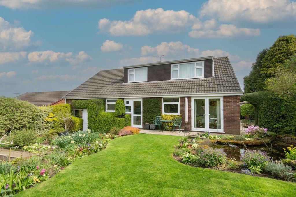Robincroft Road, Chesterfield S42 4 bed detached bungalow for sale £